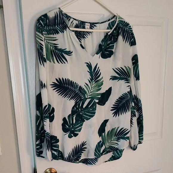 Old Navy Green Leaf Print Women's Blouse - Picture 1 of 3